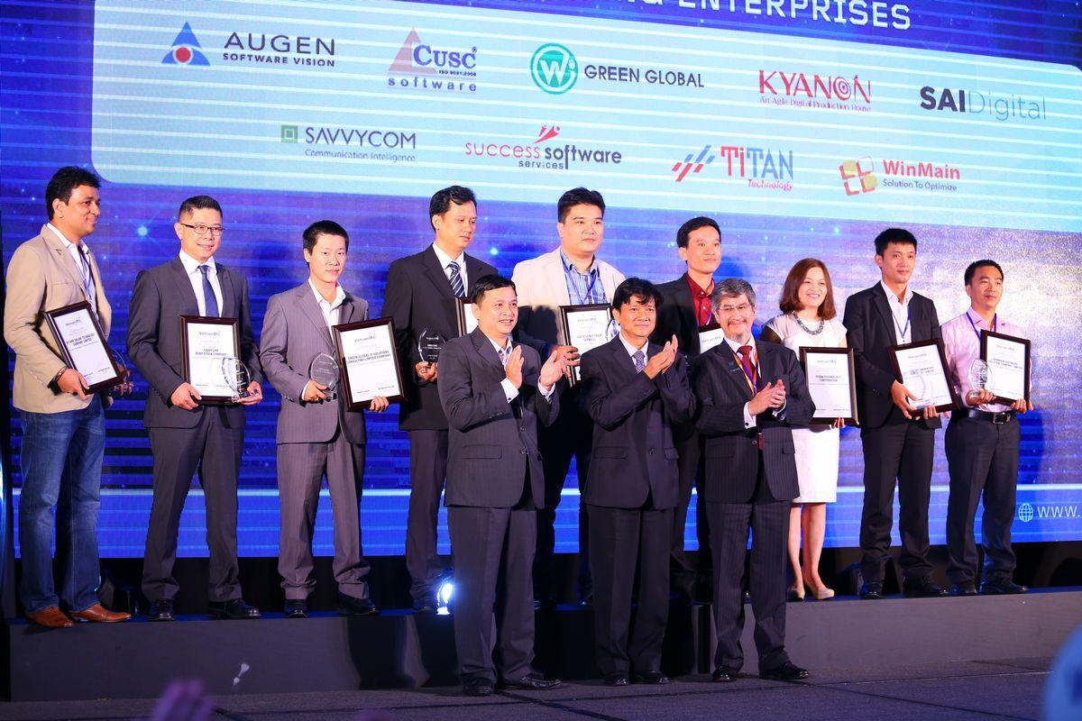 Awards_2015_Vietnam_Emerging_IT_Outsourcing_Company_0.jpeg